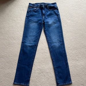 Men’s American Eagle Slim Straight size 30/32 never worn jeans.